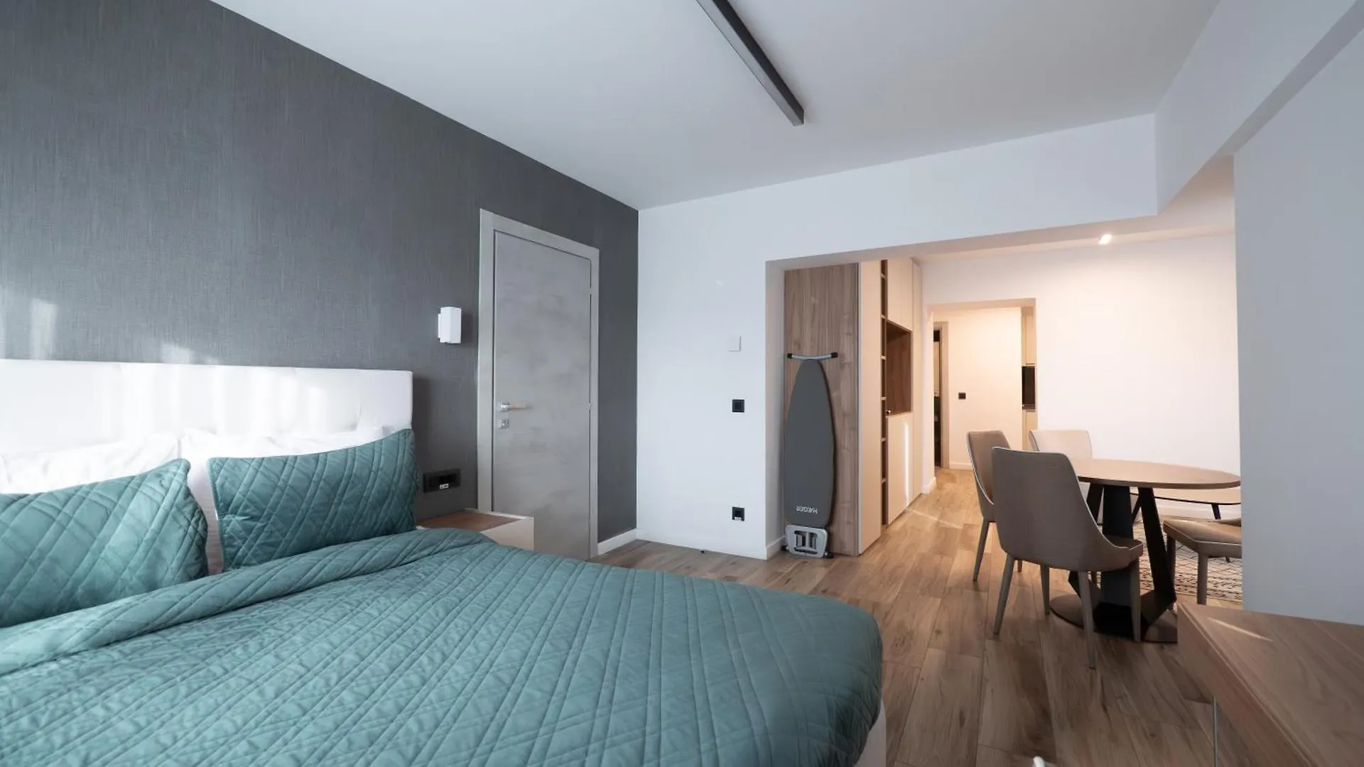 Novos Luxury Suites Bucureşti Hotel
