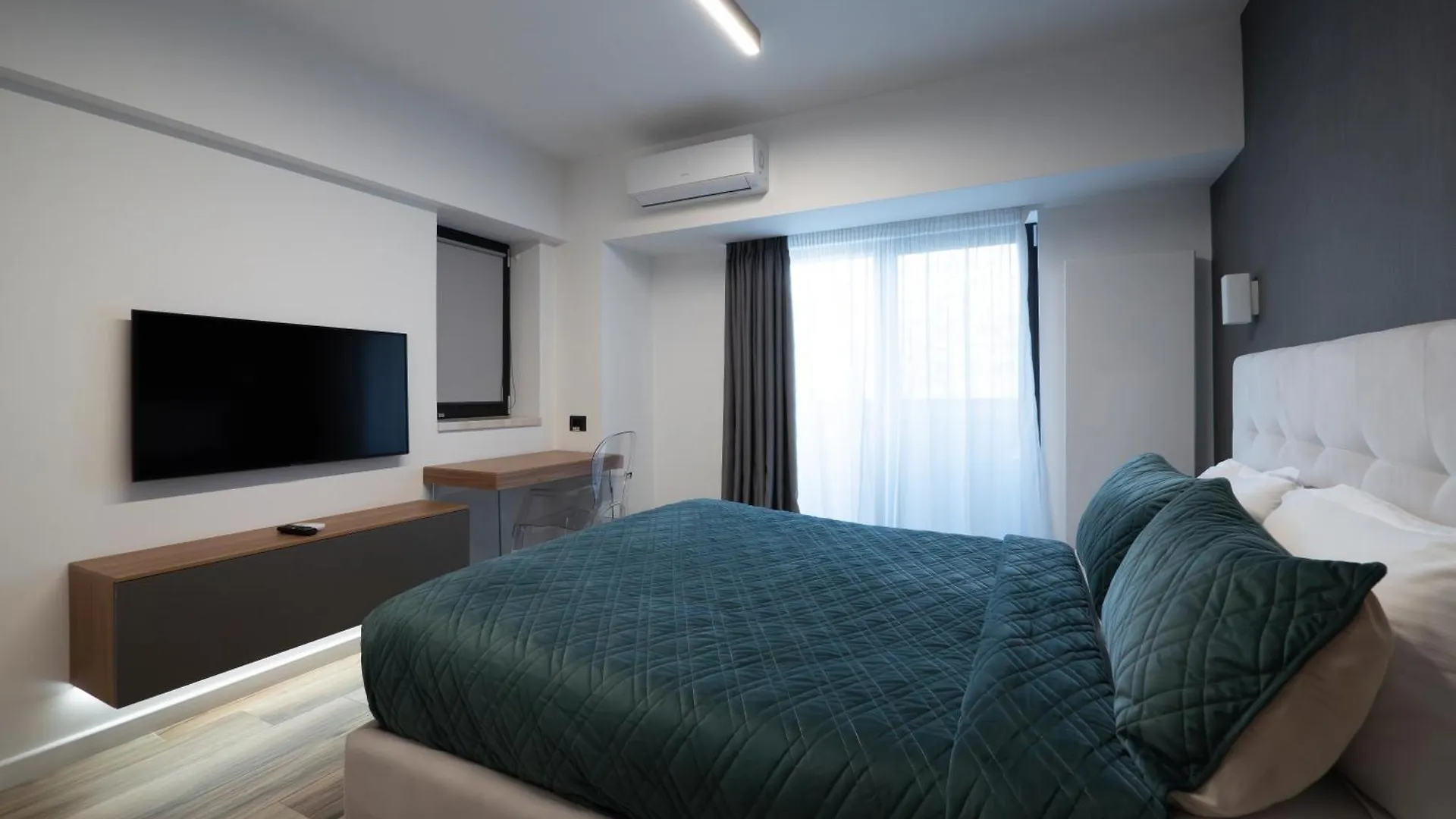 Novos Luxury Suites Bucureşti Hotel