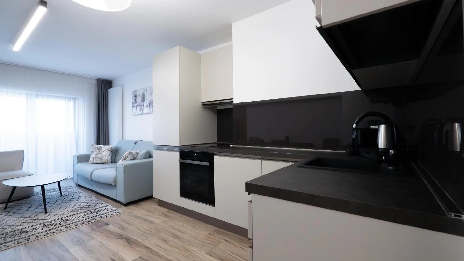 Novos Luxury Suites Bucureşti 0*,  România