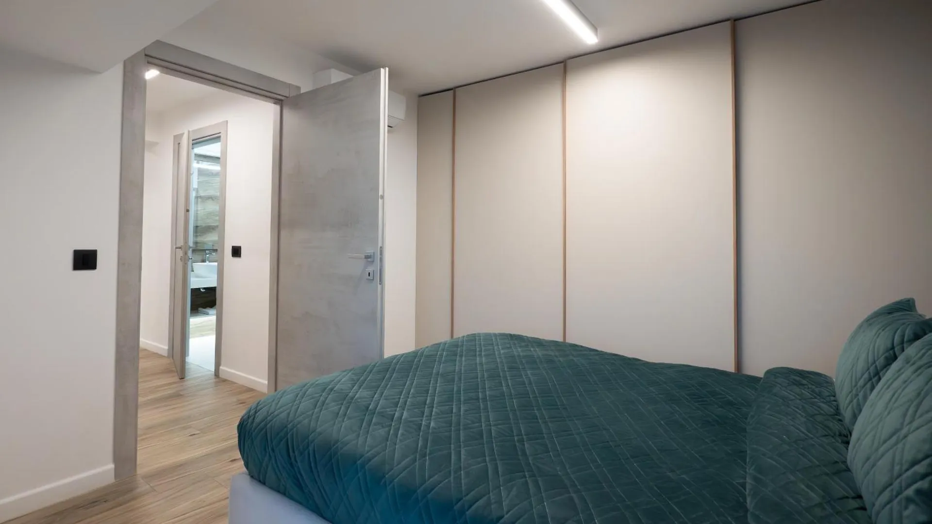 Novos Luxury Suites Bucureşti 0*,
