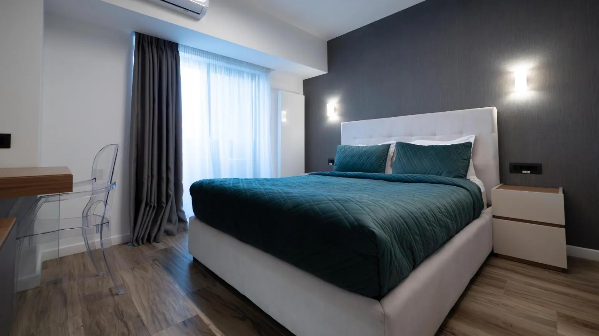 Novos Luxury Suites Bucureşti 0*,  România