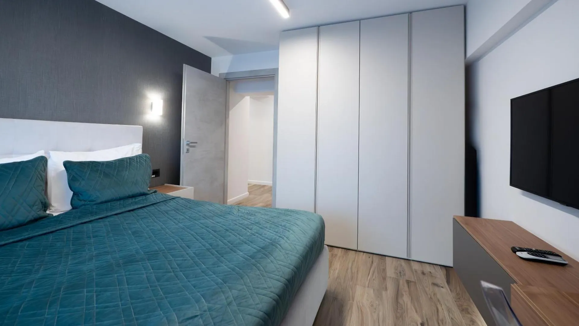 Novos Luxury Suites Bucureşti 0*,  România