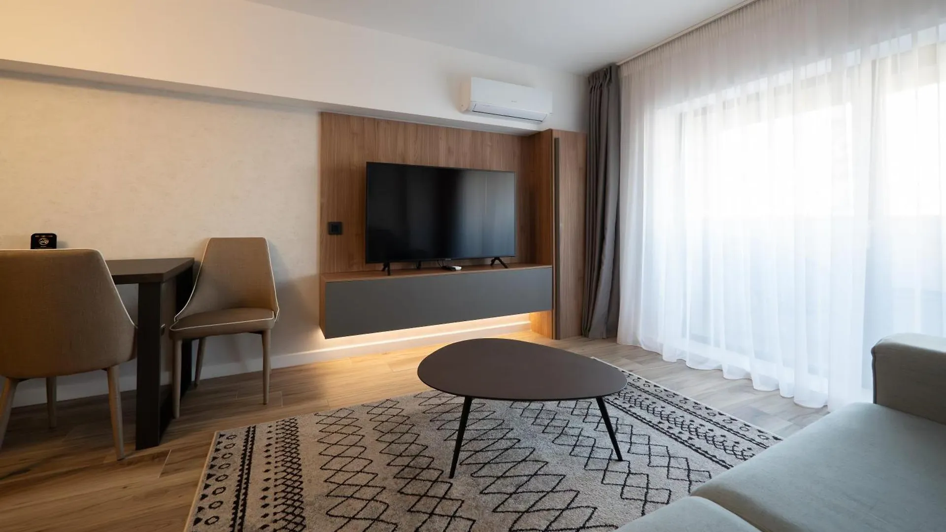 Novos Luxury Suites Bucureşti Hotel