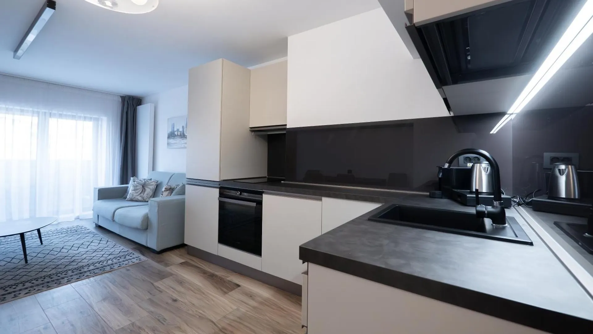 Novos Luxury Suites Bucureşti 0*,