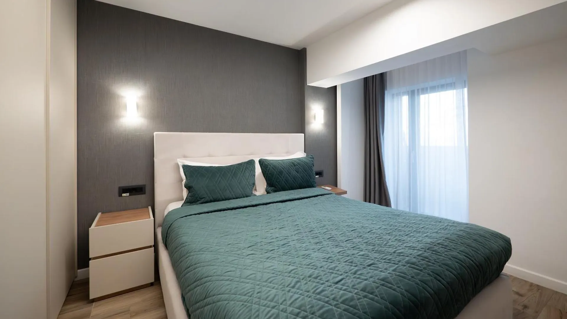 Novos Luxury Suites Bucureşti 0*,  România