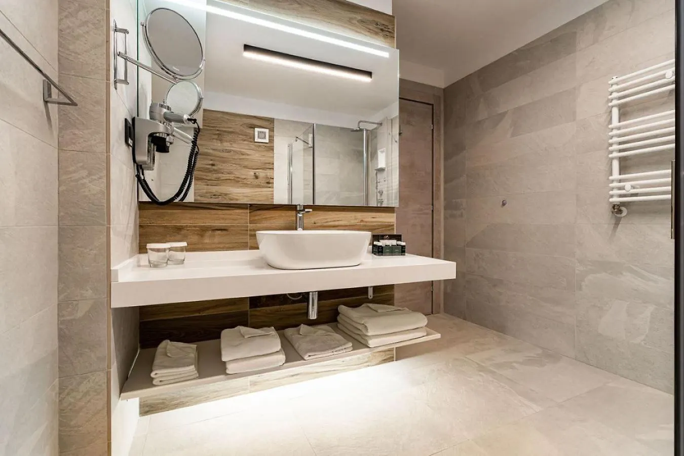 Novos Luxury Suites Bucureşti Hotel