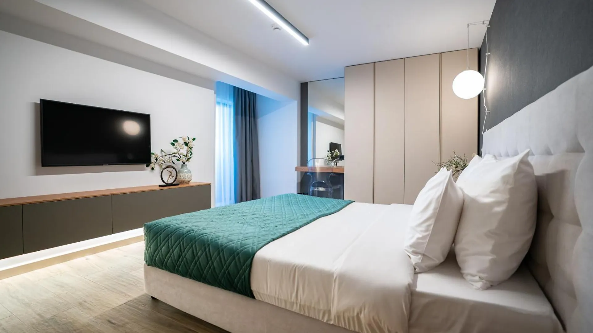Novos Luxury Suites Bucureşti 0*,